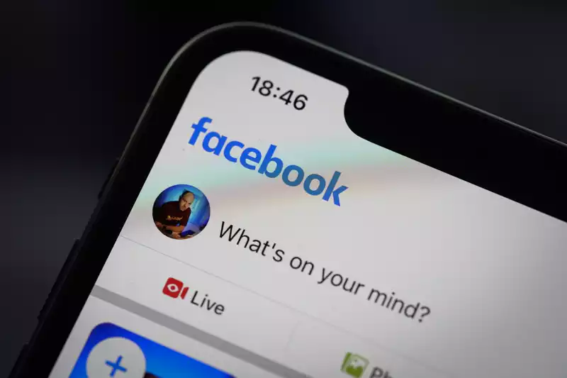 Facebook's Dark mode is deployed on iOS - but there's a catch