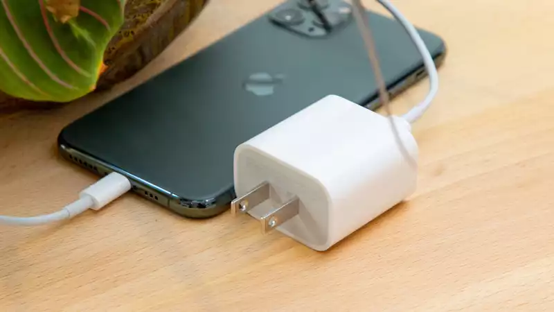 iPhone12 Leak Reveals Fast 20W Charger to Fight Galaxy Note20