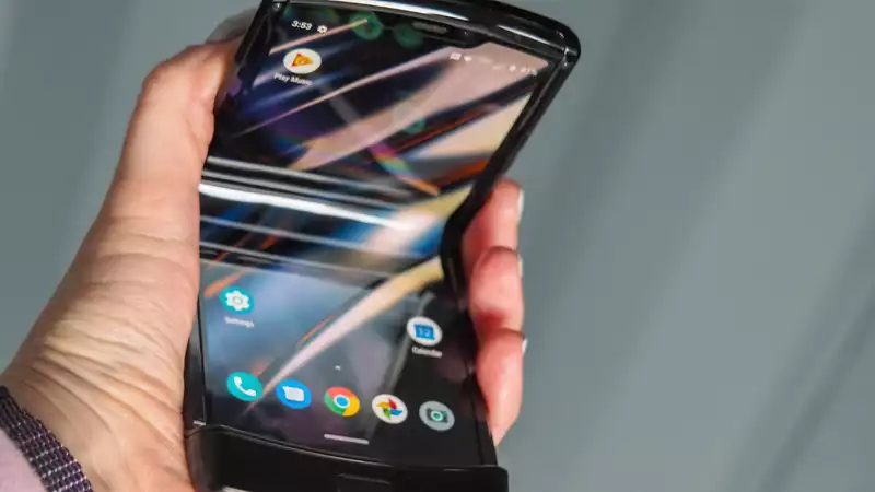 5 Reasons to Buy a Foldable Motorola Razr (and 4 reasons to skip)