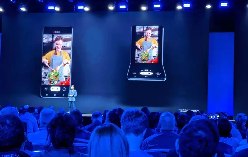 Clamshell Galaxy Fold 2 is actually called Galaxy Bloom (Report)