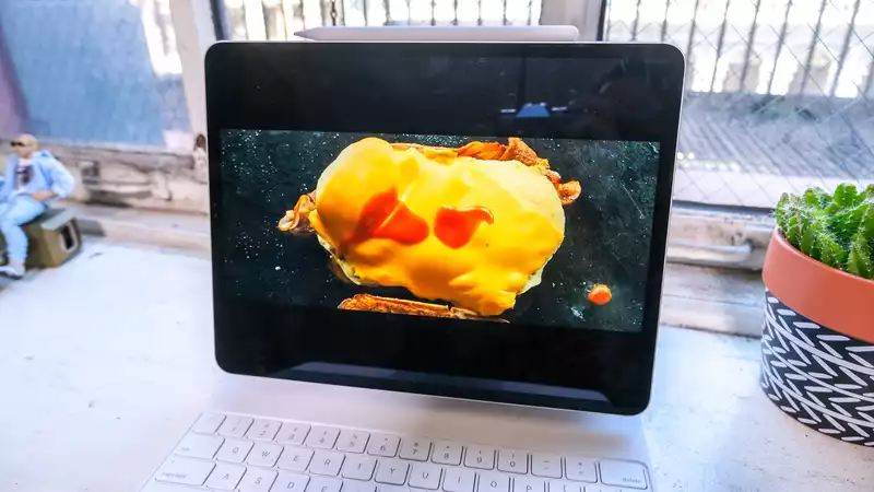 The new 129-inch iPad Pro already has display Issues — What You Need to Know