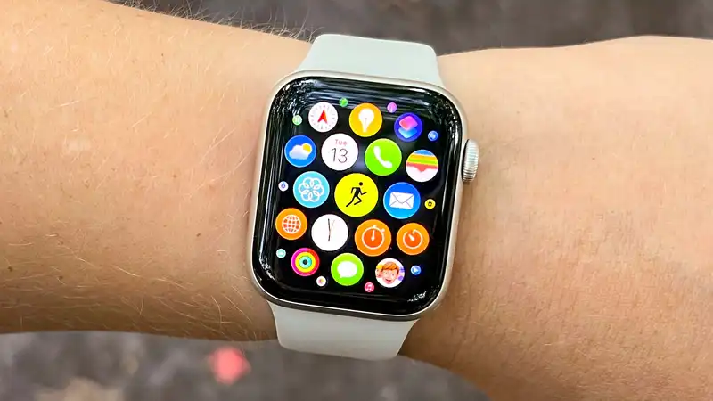 The Apple Watch SE is rumored to change from a metal frame to a plastic frame